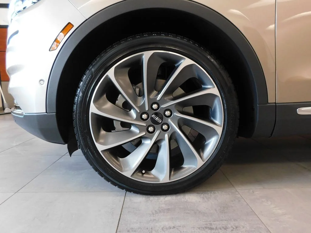 Used 2021 Mocha Lincoln Reserve image 10