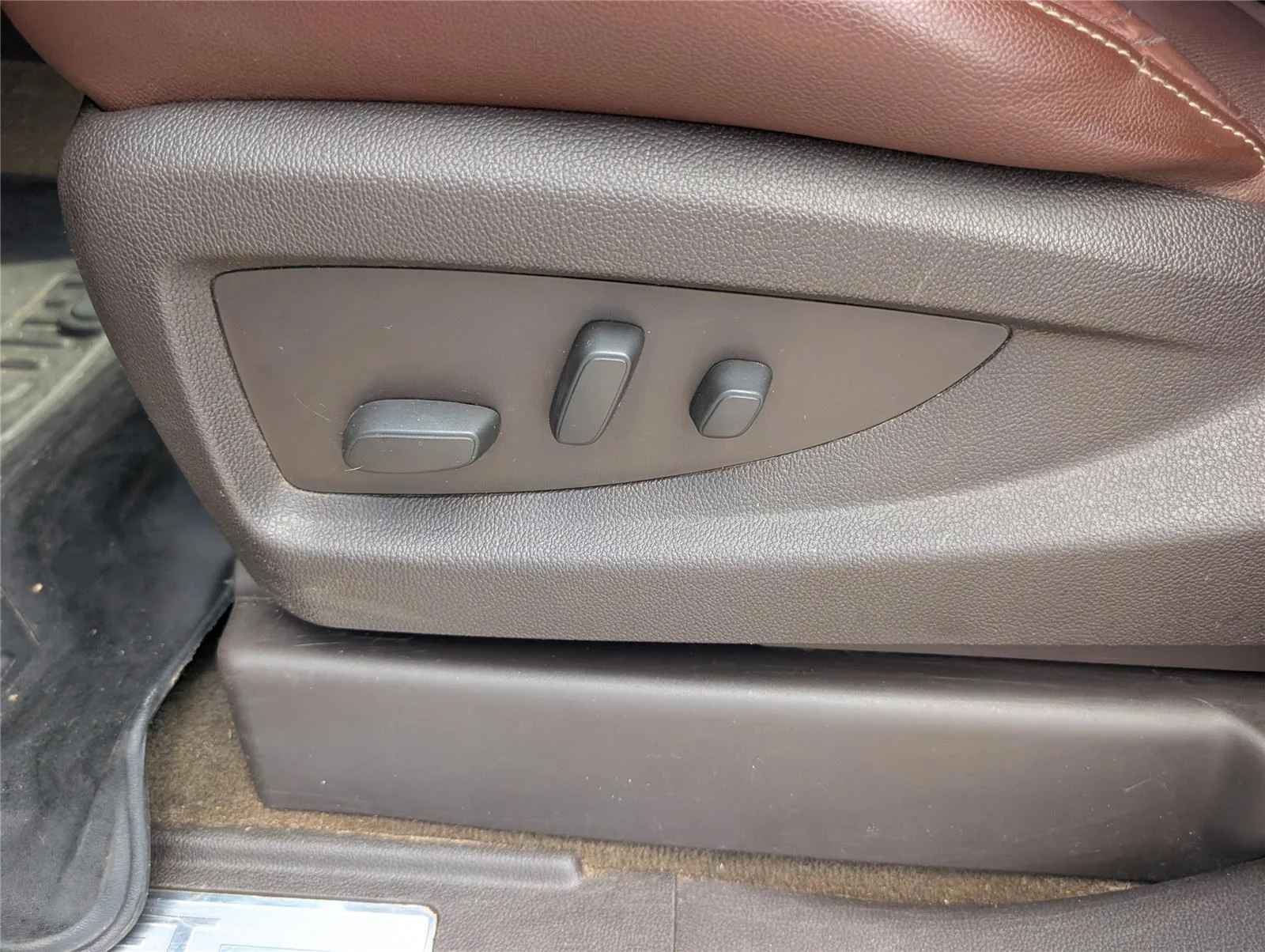 Used 2016 Iridescent Pearl Tricoat Chevrolet LTZ image 12