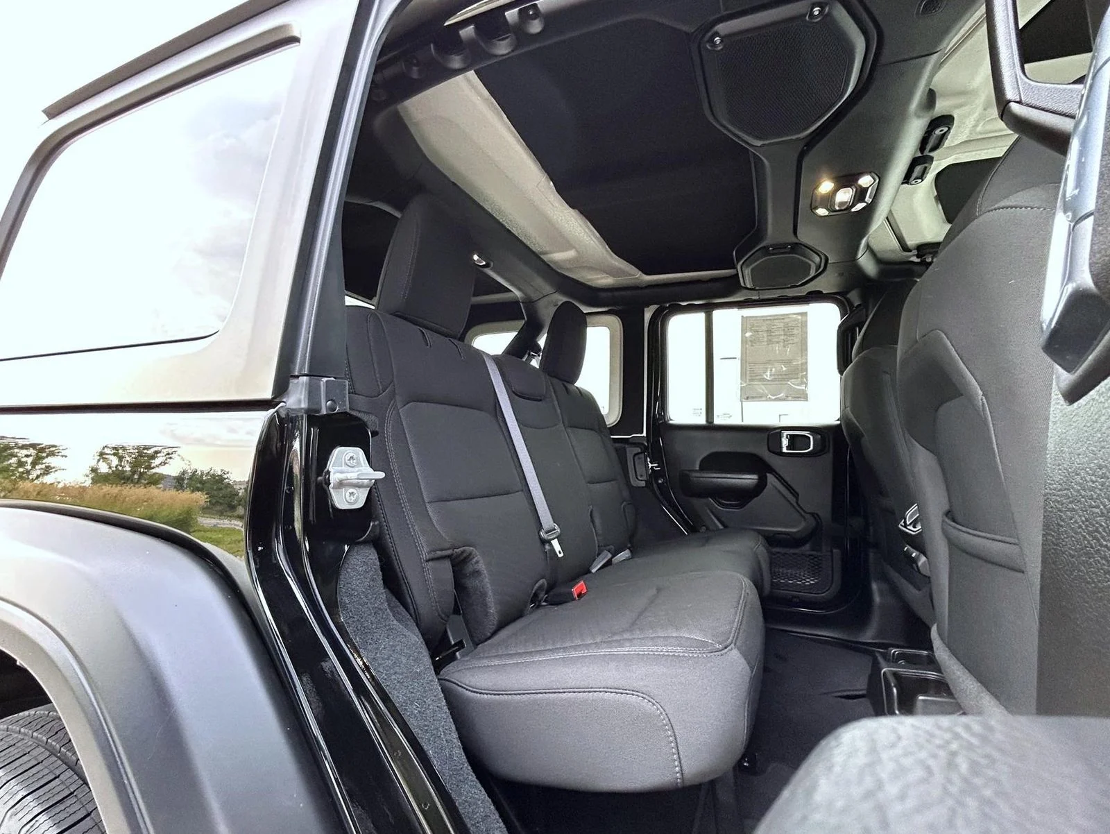 Used 2022 Black Jeep Unlimited Sport Altitude image 18