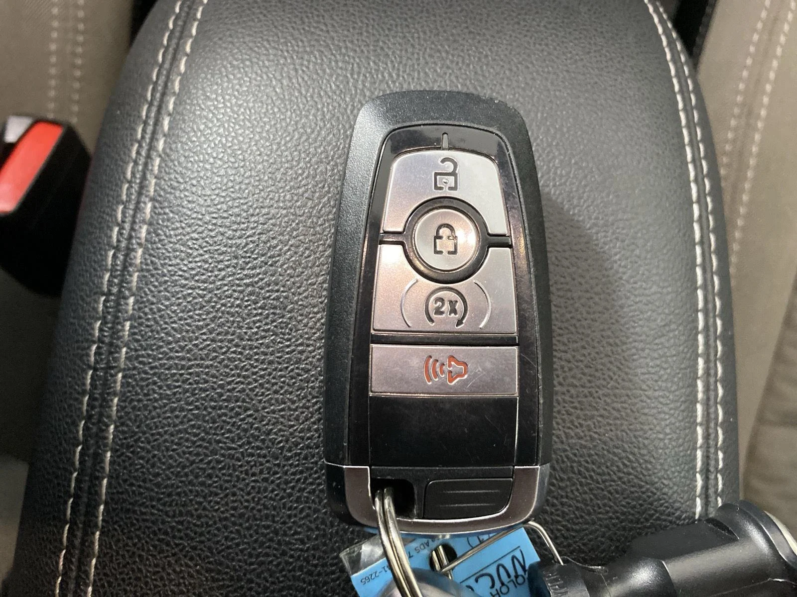 Used 2022 Iced Blue Silver Ford SE image 17