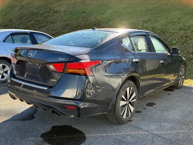 Used 2019 Storm Blue Metallic Nissan 2.5 SV image 10