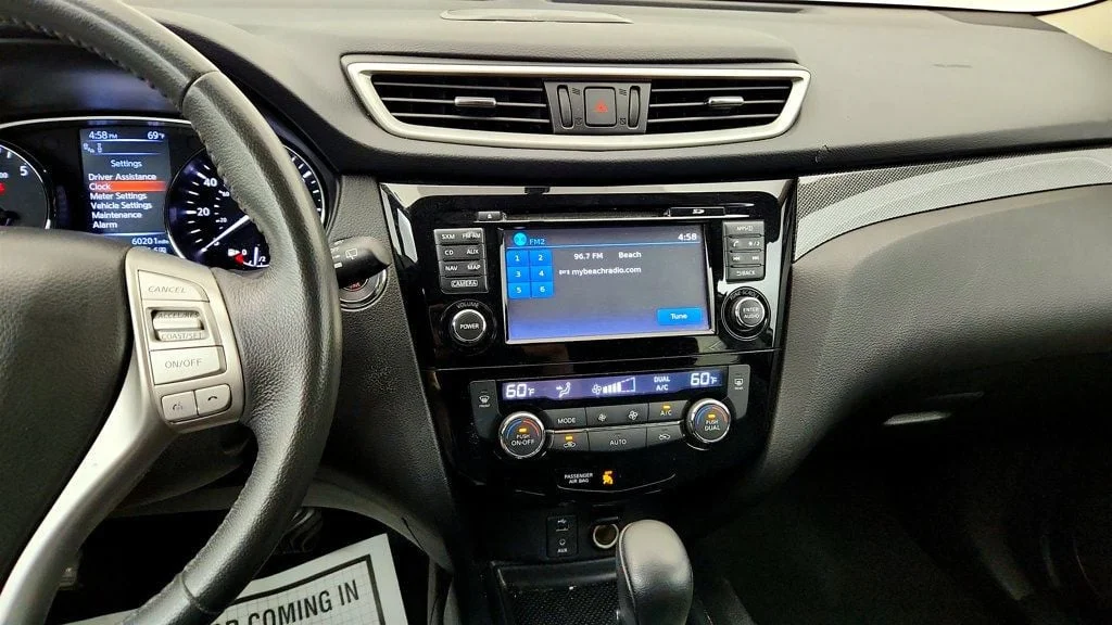 Used 2016 Brilliant Silver Nissan AWD 4dr SL w/ Premium Package & Panoramic Moonroof image 17