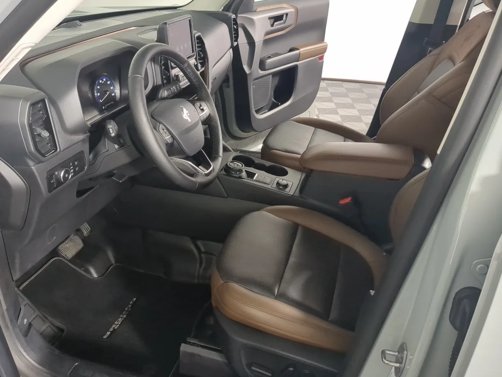 Used 2023 CACTUS GRAY Ford Badlands image 10