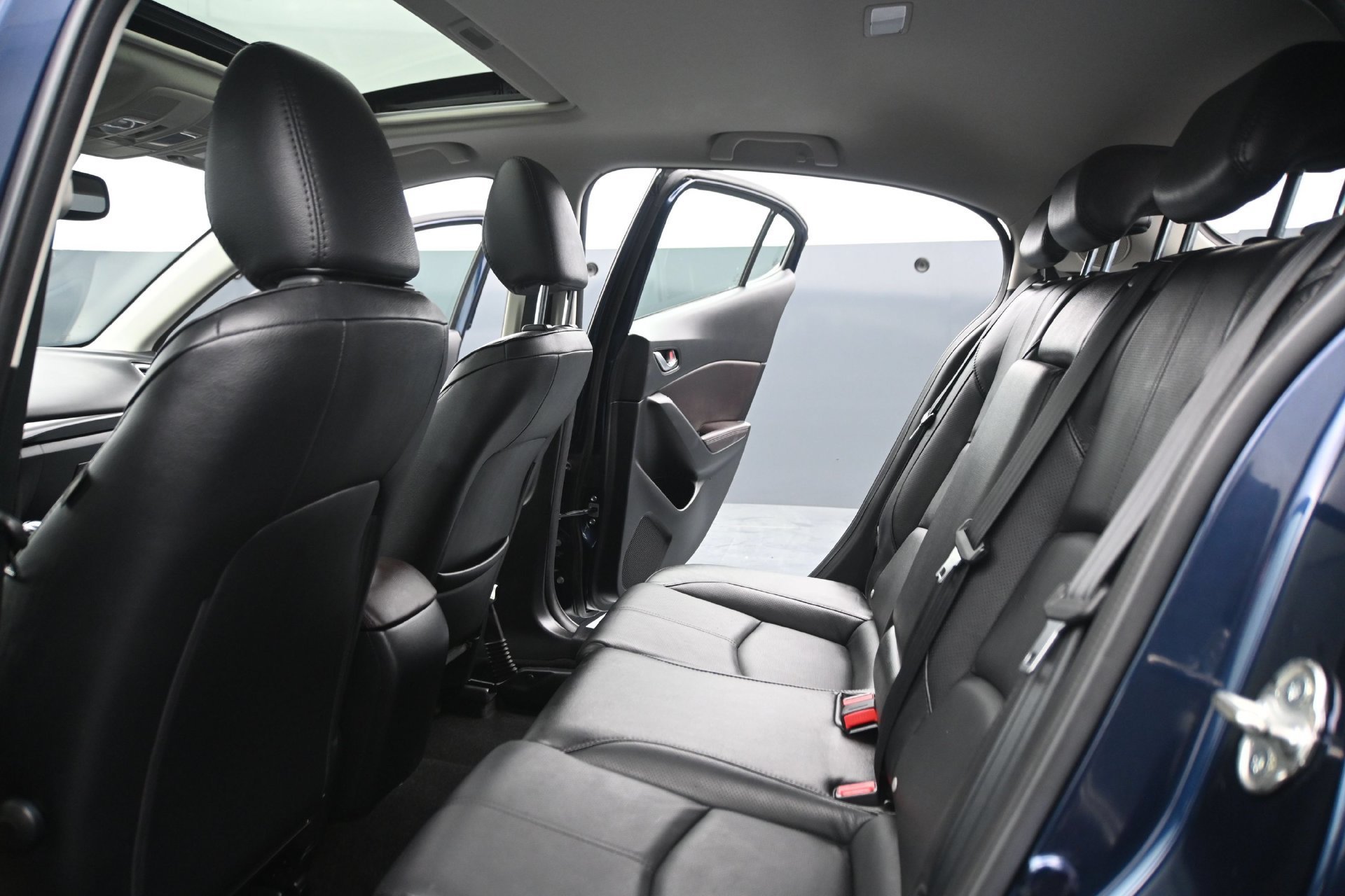 Used 2018 Deep Crystal Blue Mica Mazda Grand Touring image 17