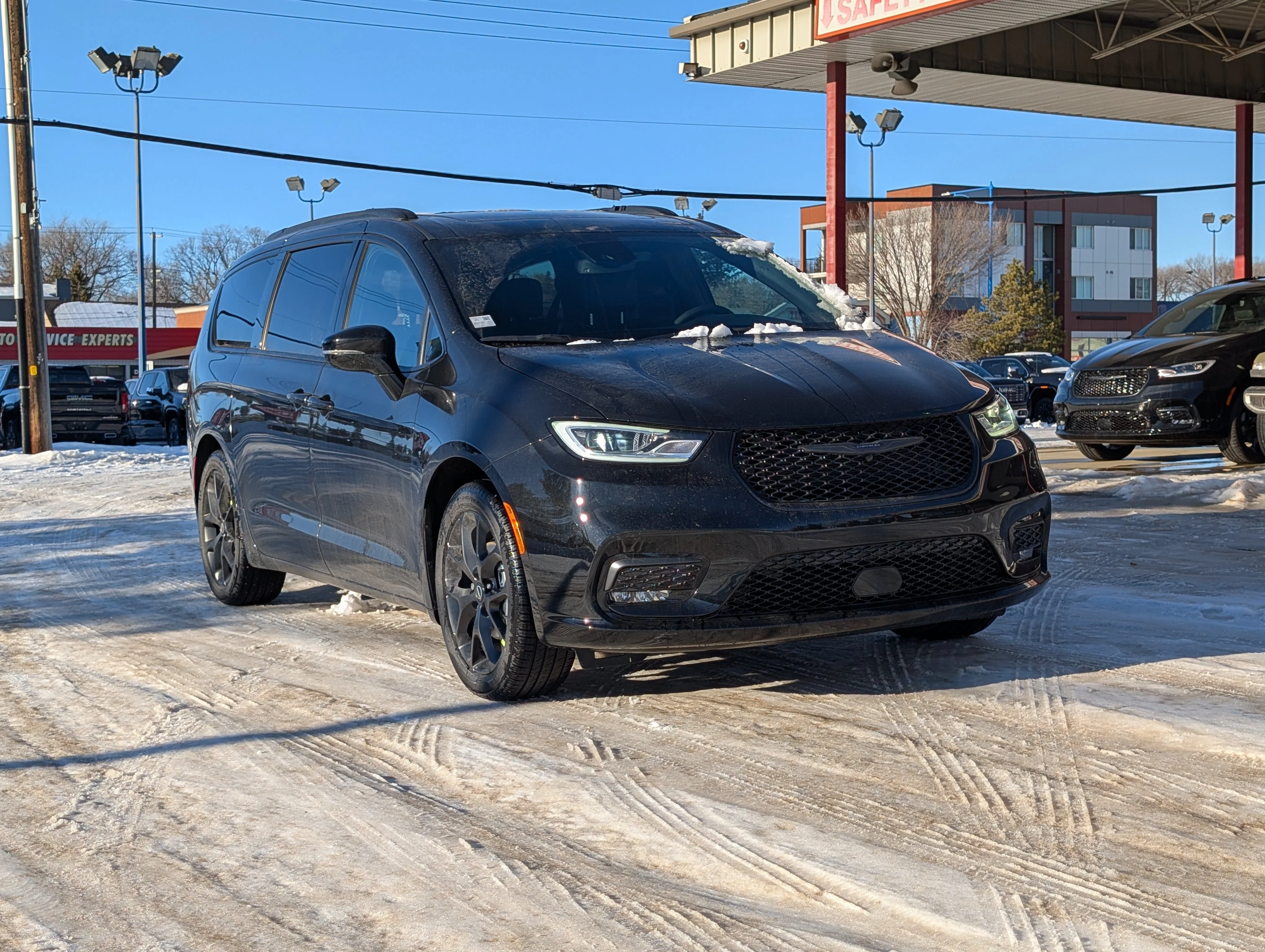 New 2026 Diamond Black Crystal Pearl Chrysler Select image 9