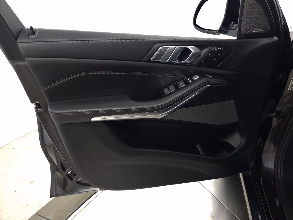 Used 2020 Dark Graphite BMW xDrive40i image 14