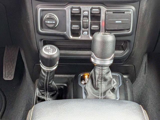 Used 2025 Gray Jeep Sahara image 22