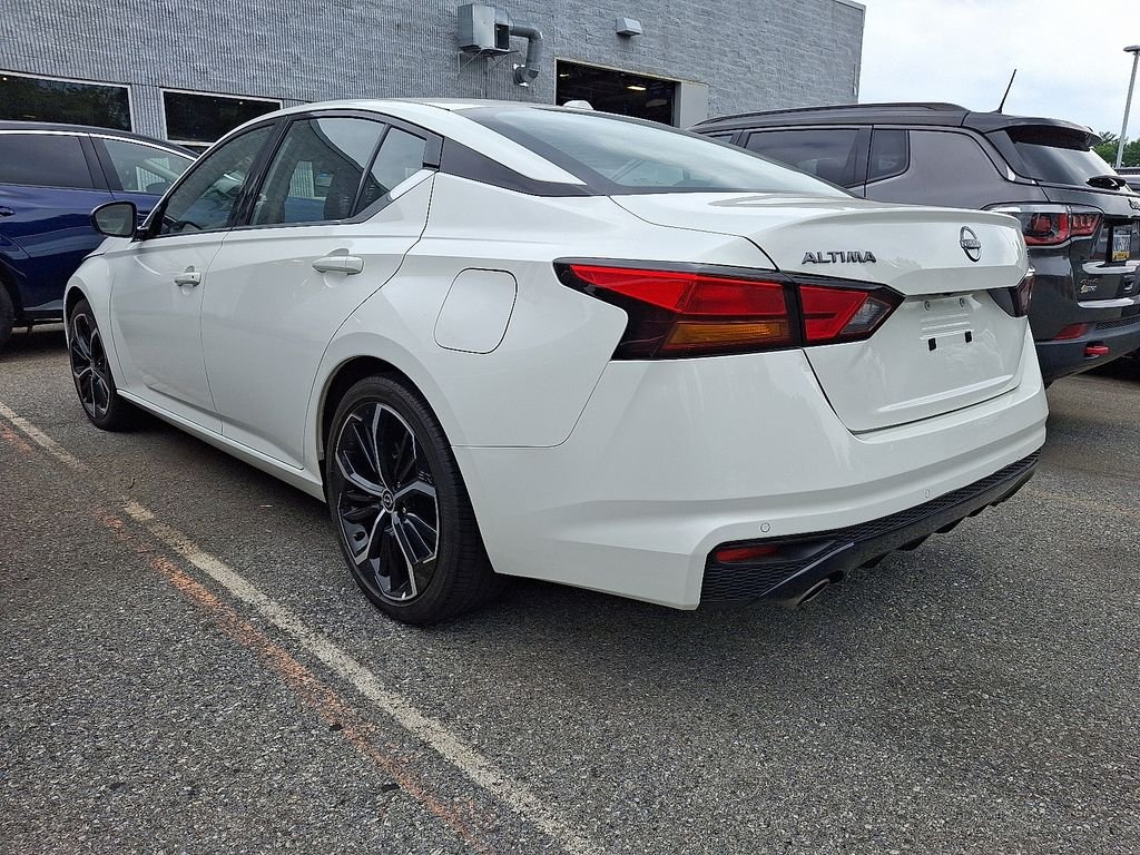 Used 2024 White Nissan 2.5 SR image 4