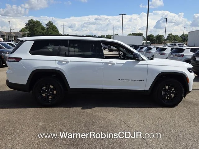New 2026 Bright White Clear-Coat Exterior Paint Jeep Altitude image 15