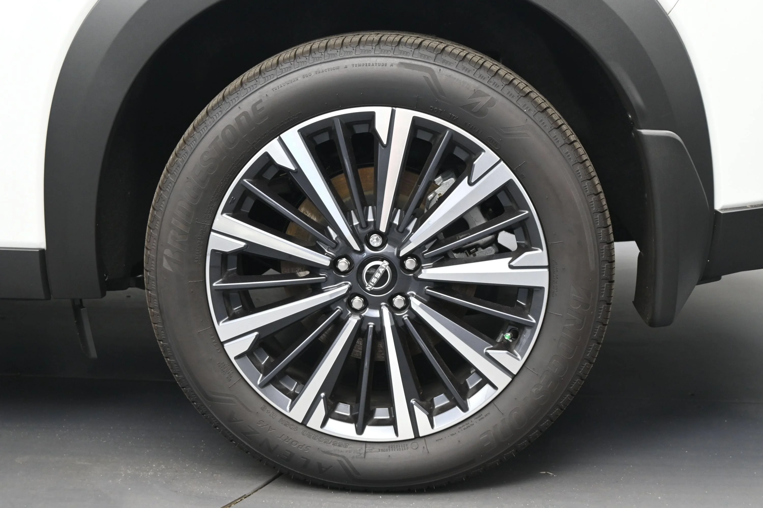 New 2026 Everest White Pearl TriCoat / Super Black Two-tone Nissan Platinum image 22