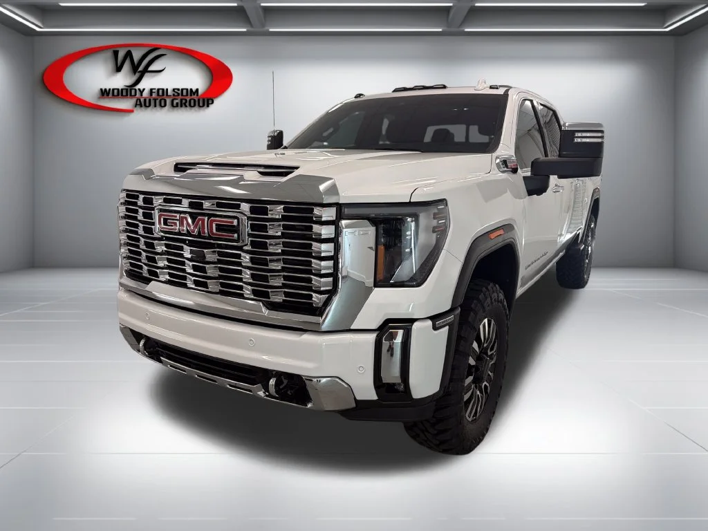 Used 2024 White GMC Denali image 3