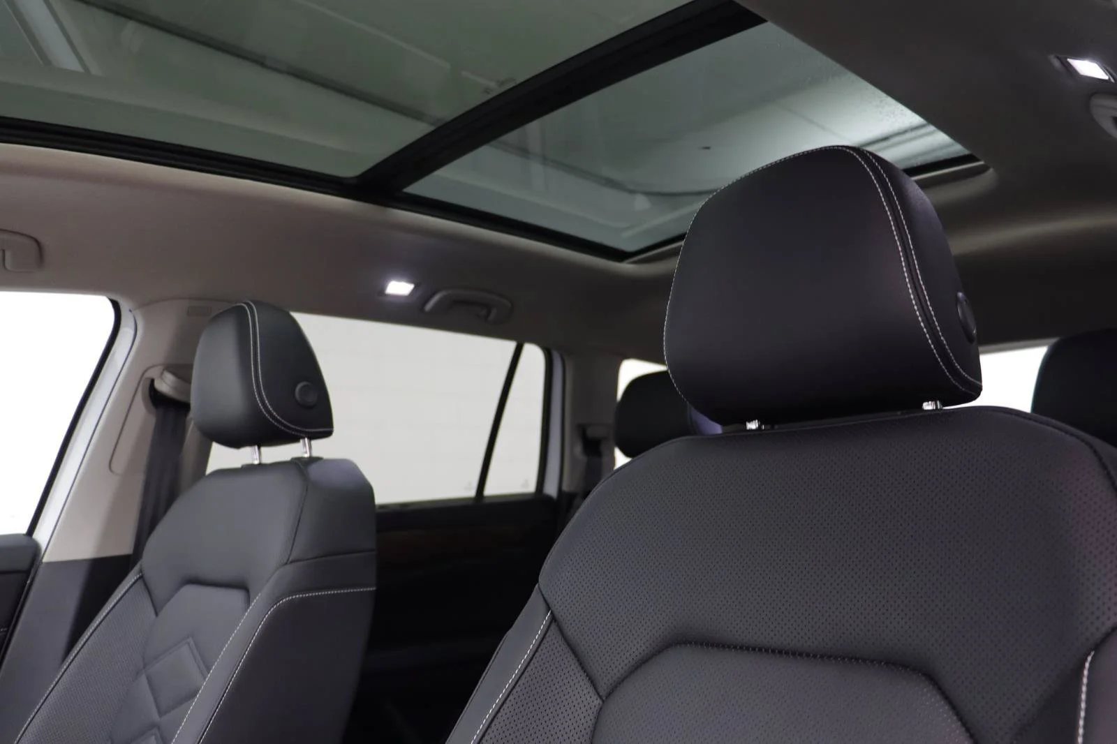 2026 Volkswagen Atlas SE w/Tech - Photo 12