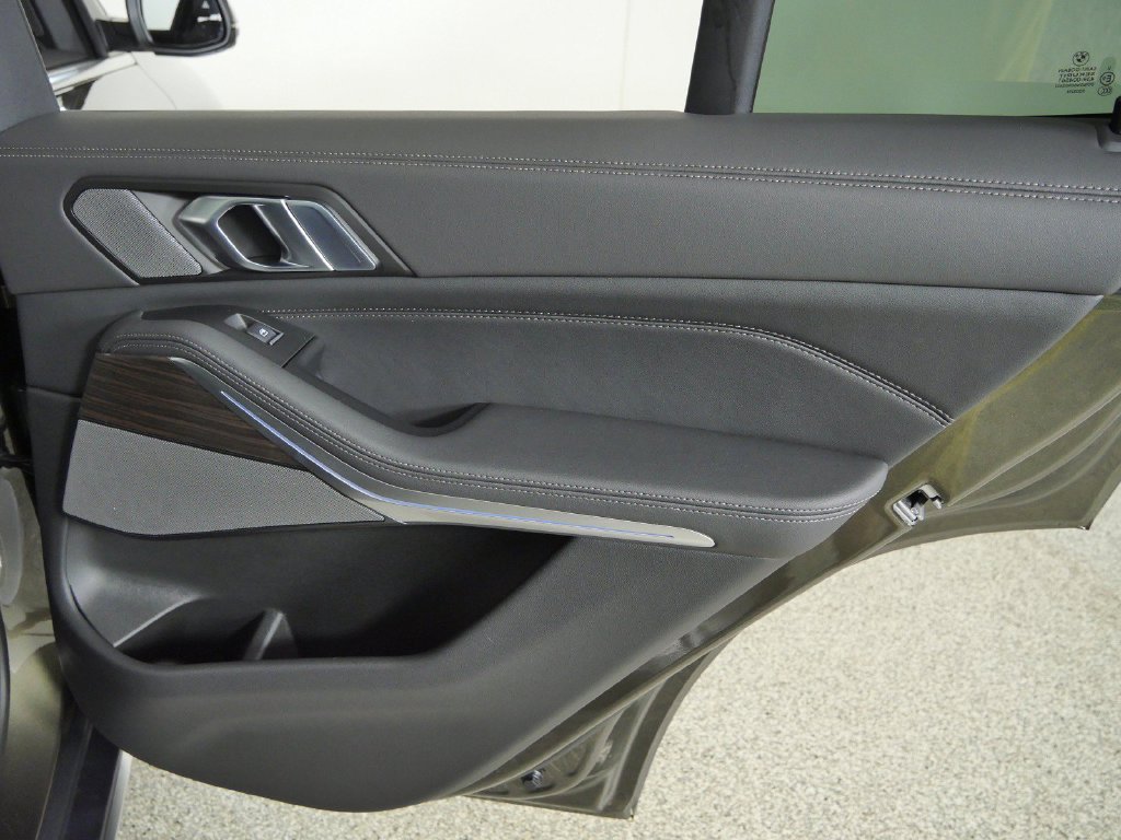 New 2026 Manhattan Green Metallic BMW xDrive50e image 25
