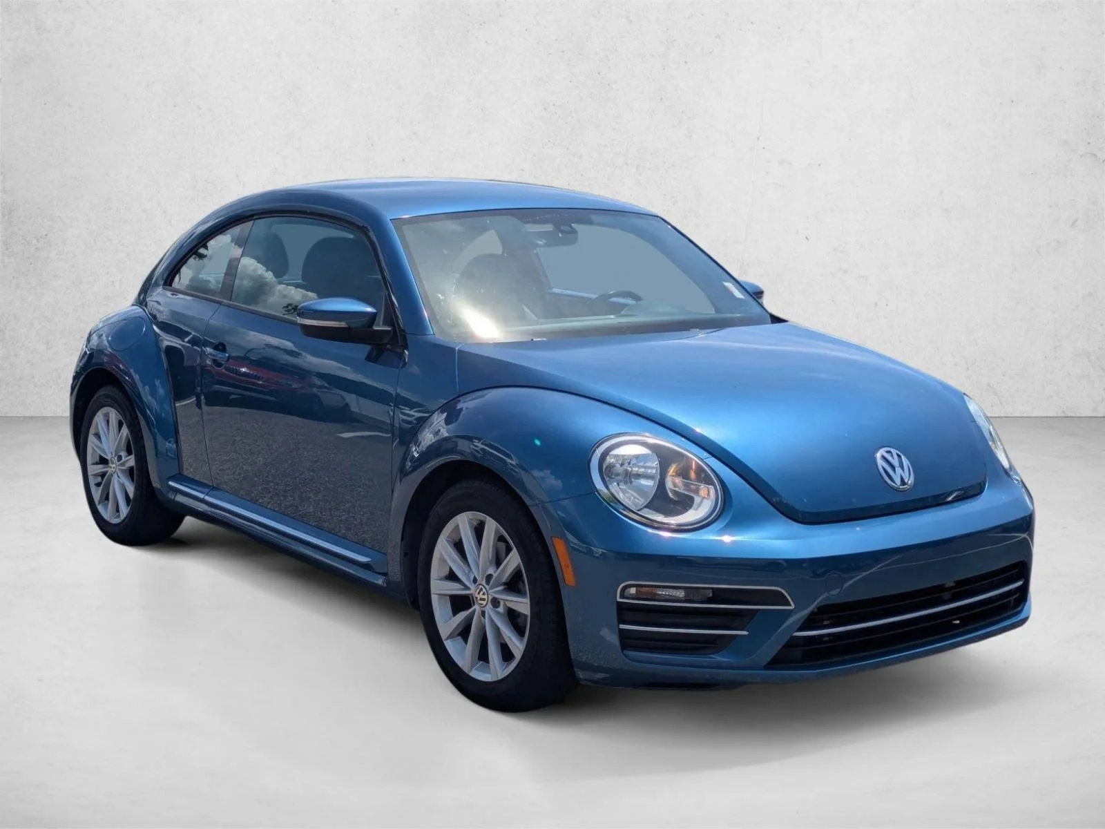 Used 2017 Silk Blue Metallic Volkswagen 1.8T SE image 3