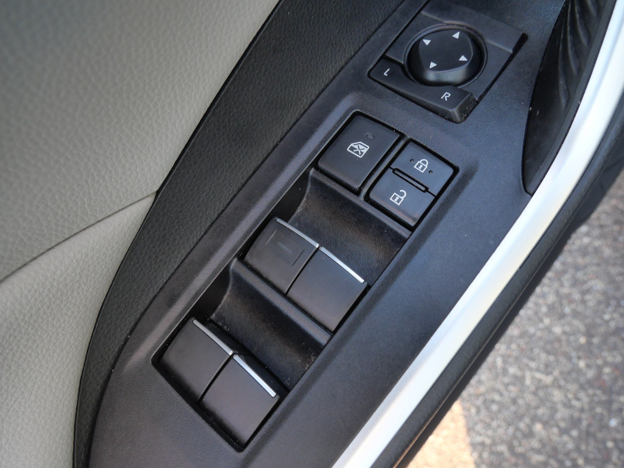 Certified Used 2021 Lunar Rock Toyota Hybrid XLE Premium image 20