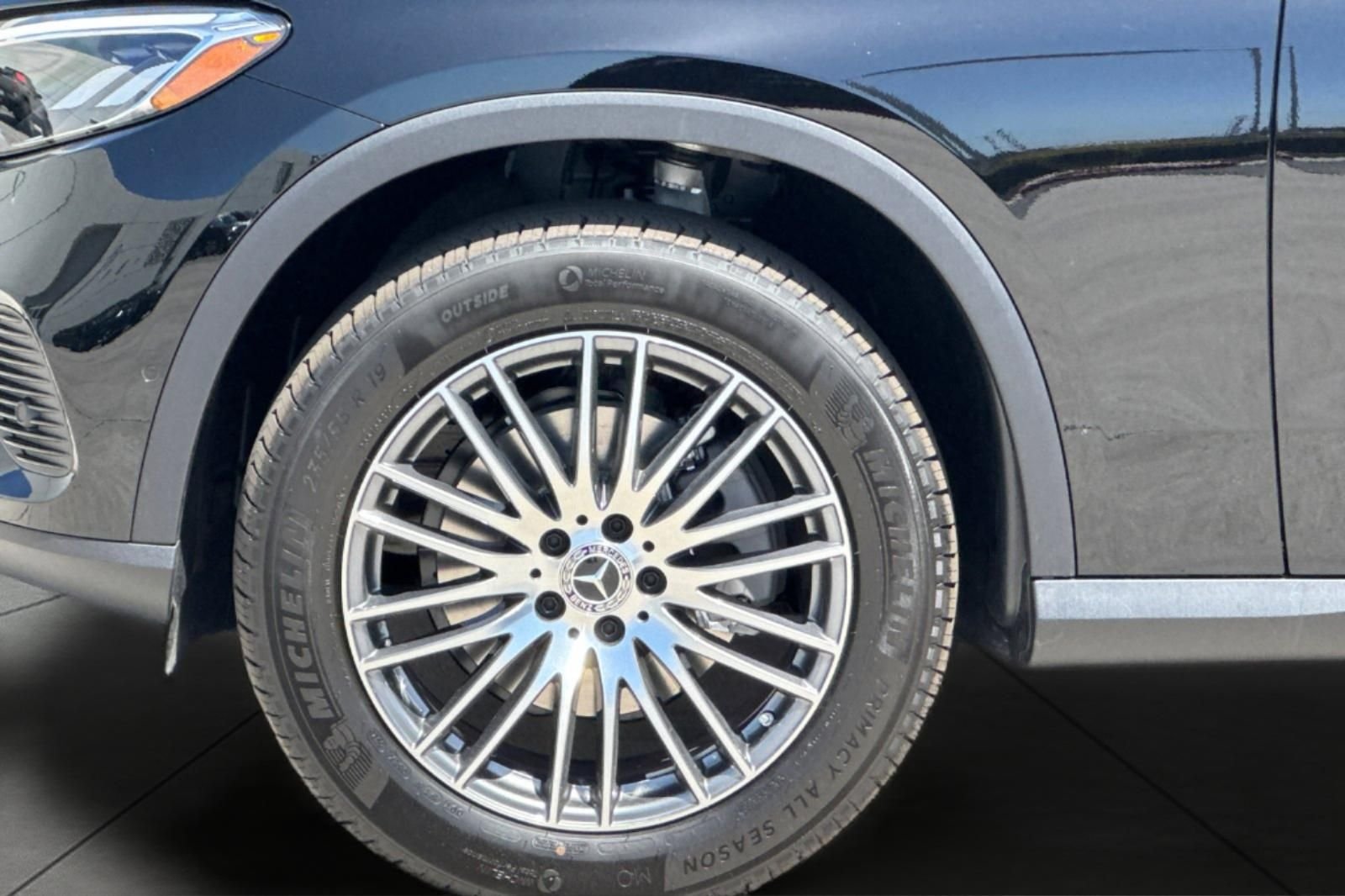 New 2026 Black Mercedes-Benz GLC 300 image 5