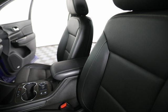 2023 GMC Acadia SLT - Photo 17