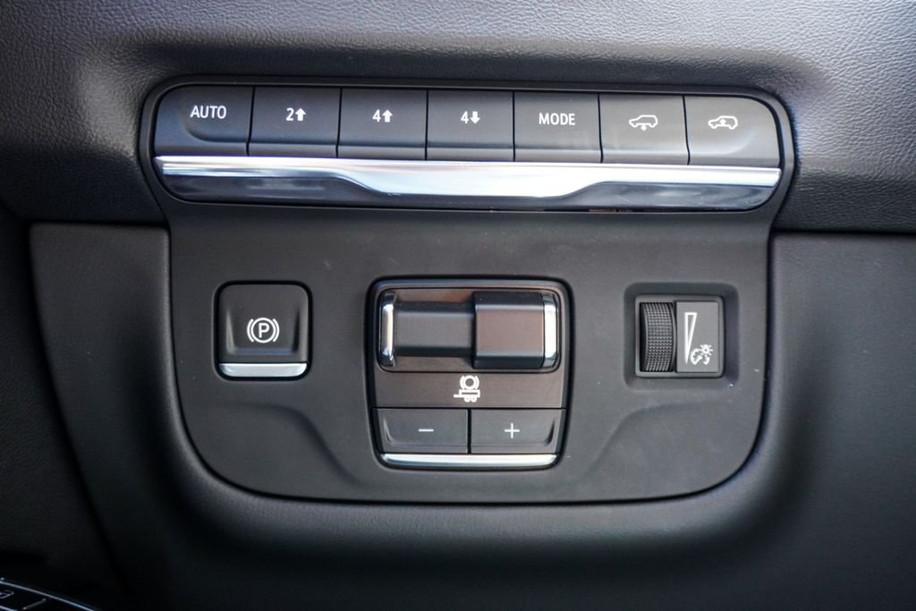 Used 2025 White Cadillac Sport image 25