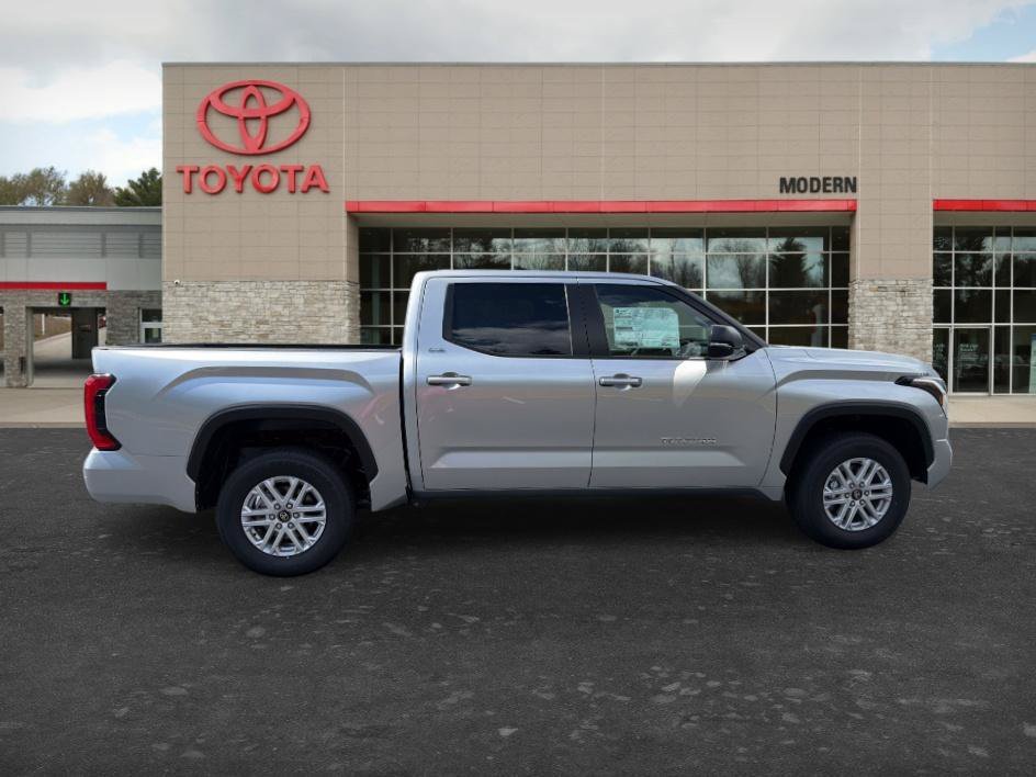 2026 Toyota Tundra SR5 - Photo 8