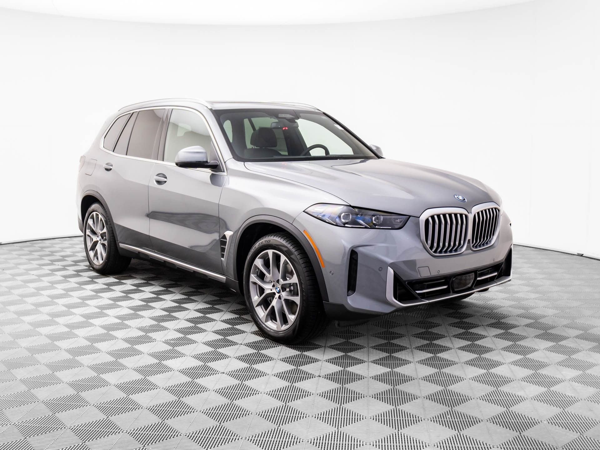 New 2026 Skyscraper Grey Metallic BMW xDrive50e image 8