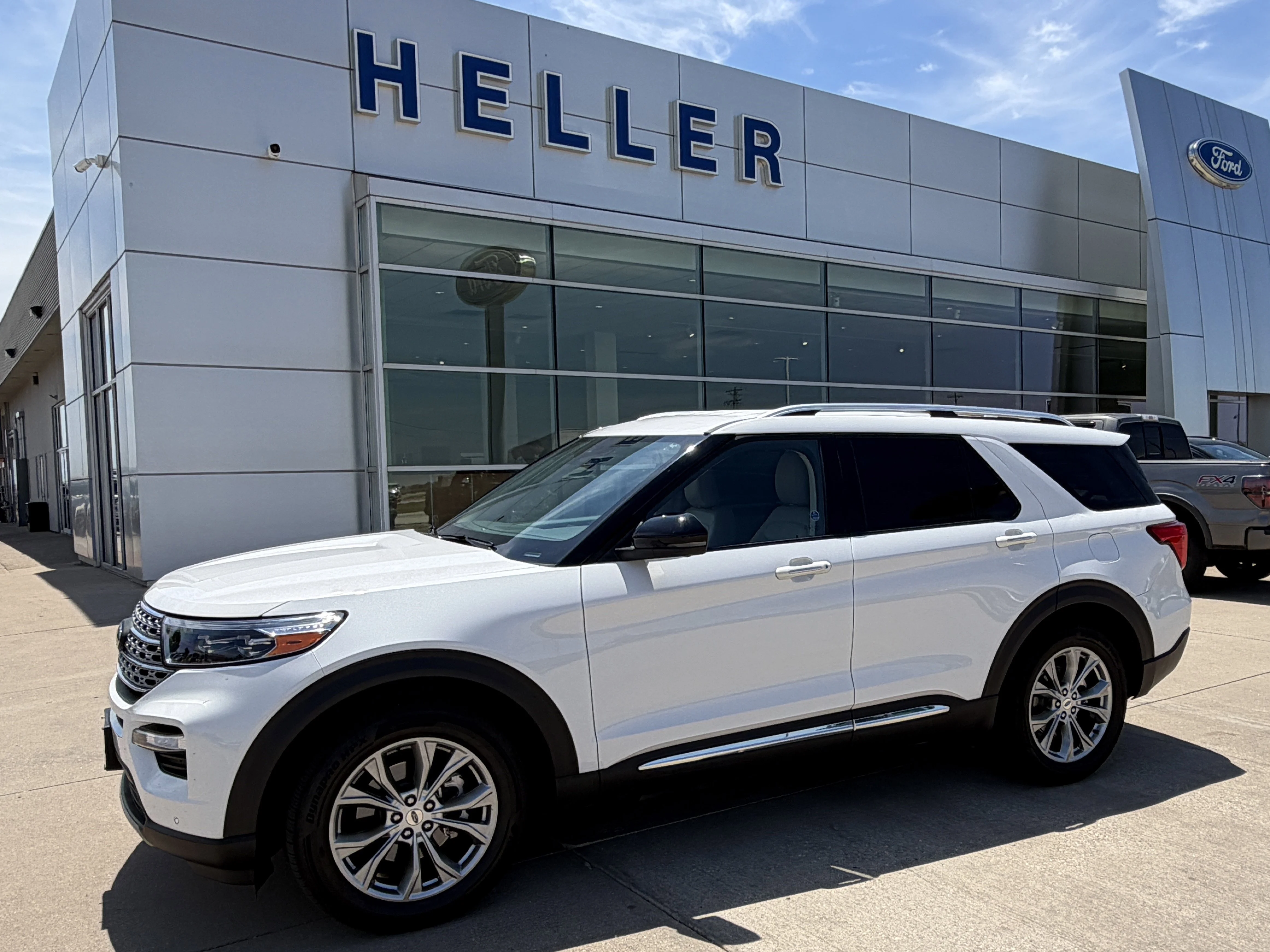 Used 2022 White Metallic Ford Limited image 3