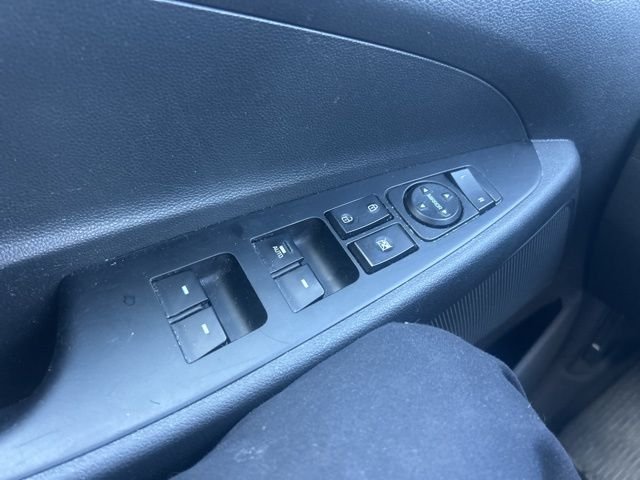 Used 2017 Black Noir Pearl Hyundai SE image 29