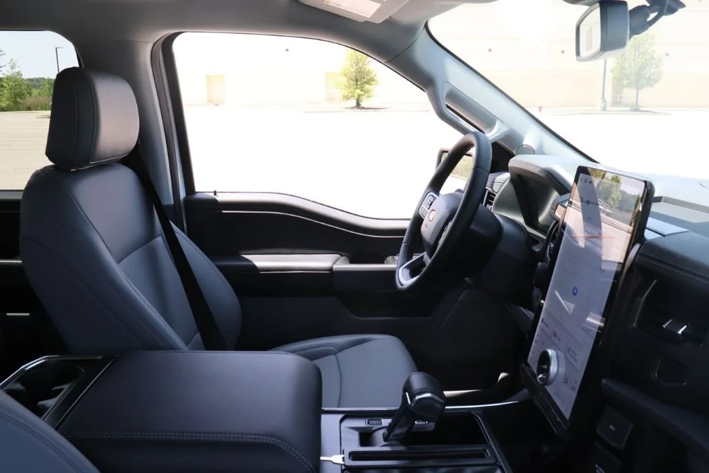 2025 Ford F-150 Lightning Flash - Photo 9