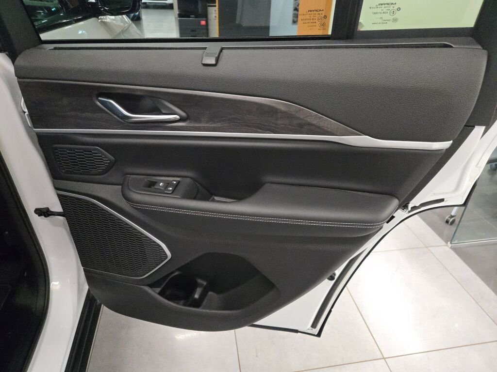 2025 Jeep Grand Cherokee Limited - Photo 8