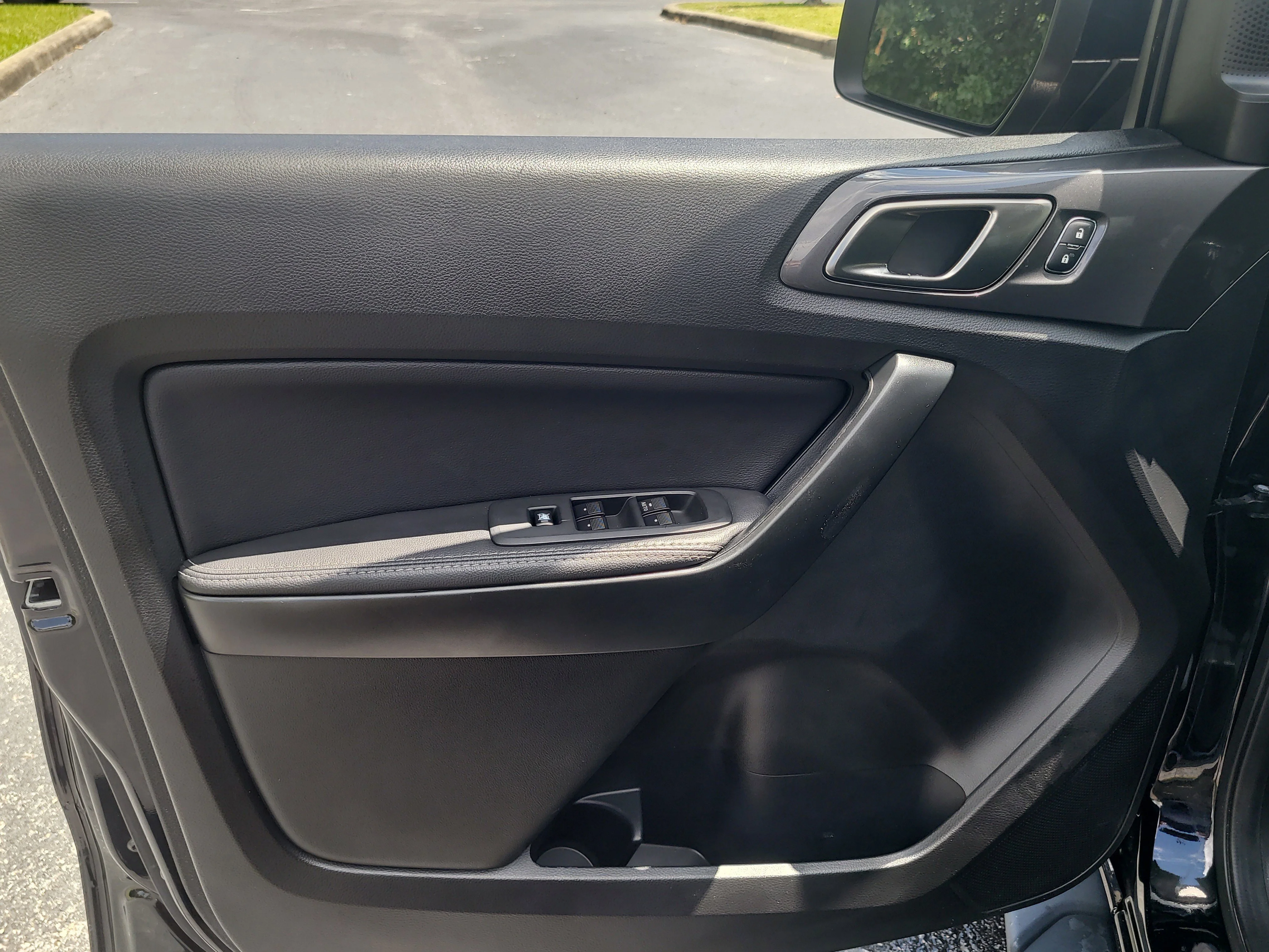 Used 2022 Shadow Black Ford LARIAT image 17