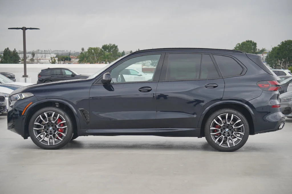 Used 2026 Black BMW xDrive40i image 4