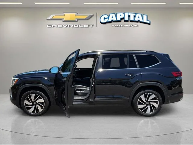 Used 2024 Black Volkswagen 2.0T SE w/Technology image 9
