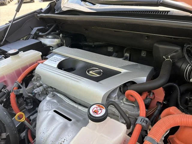 Used 2018 Silver Lexus 300h image 28