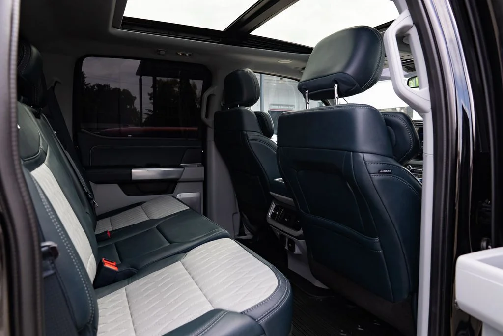 Used 2023  Ford Limited image 25