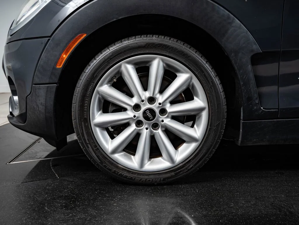 Used 2017 Gray Metallic MINI Clubman image 13