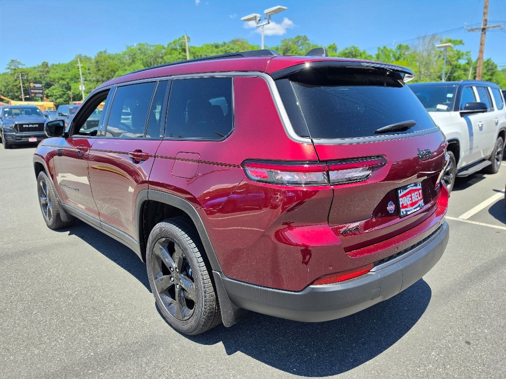 New 2026 Velvet Red Pearl-Coat Exterior Paint Jeep Limited image 9