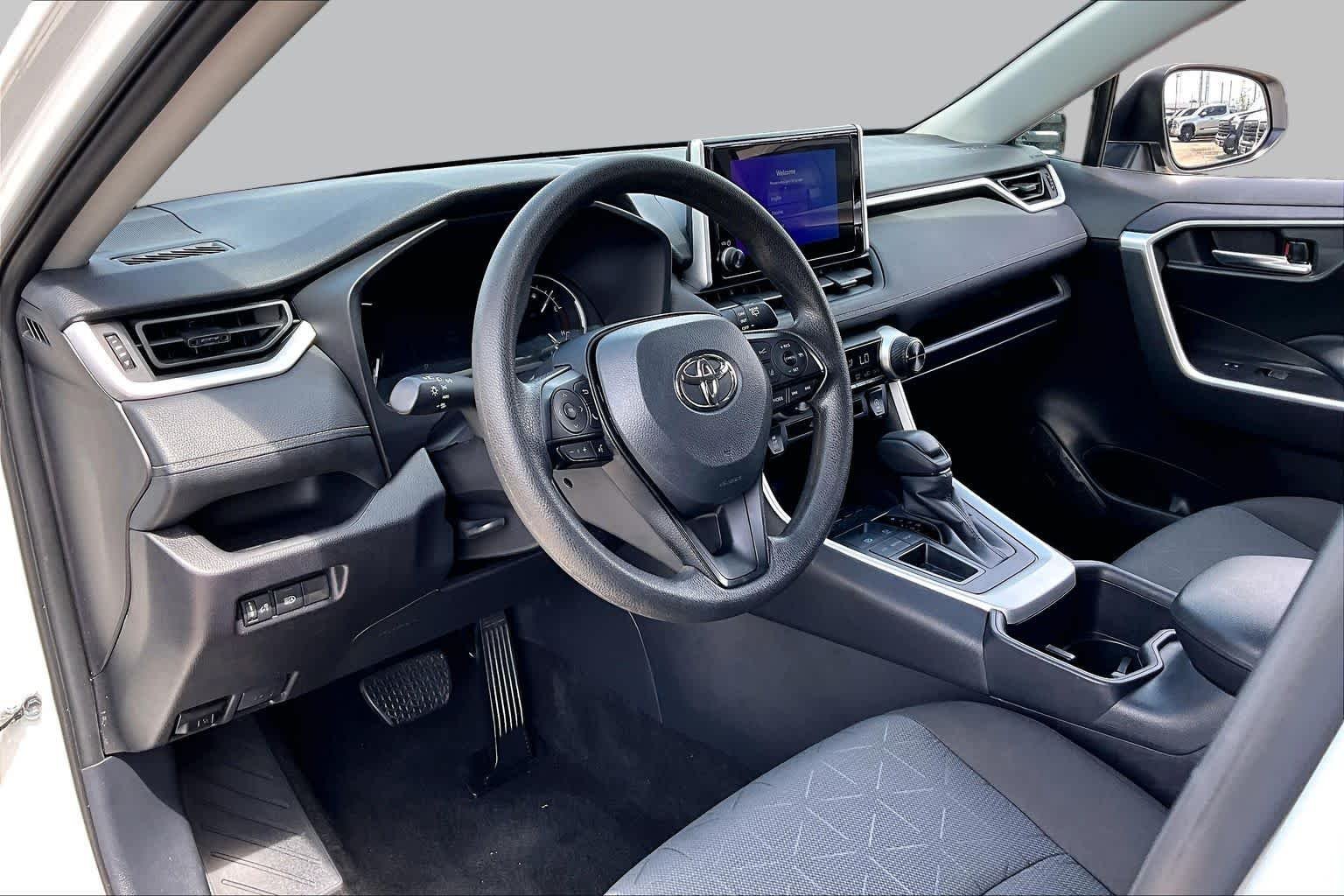 Used 2025 Ice Cap Toyota XLE image 18