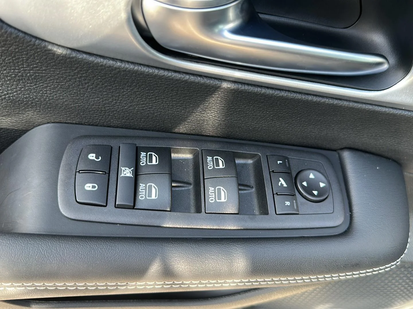 2026 Chrysler Pacifica Limited - Photo 10