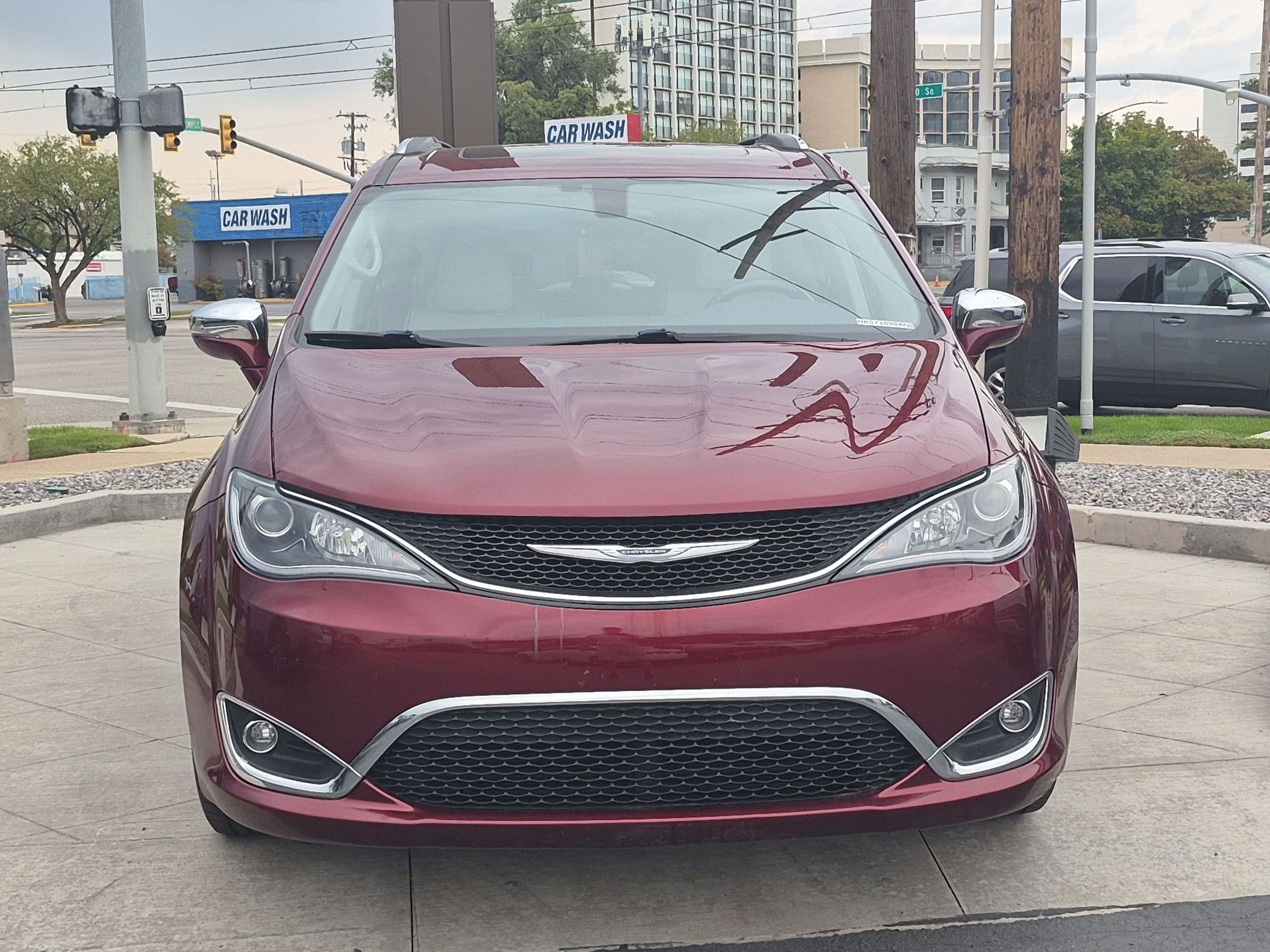 Used 2017 Velvet Red Pearlcoat Chrysler Limited image 9
