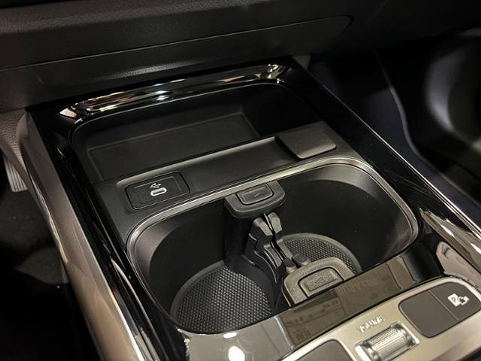 New 2026 Mountain Grey Metallic Mercedes-Benz 4MATIC® image 45
