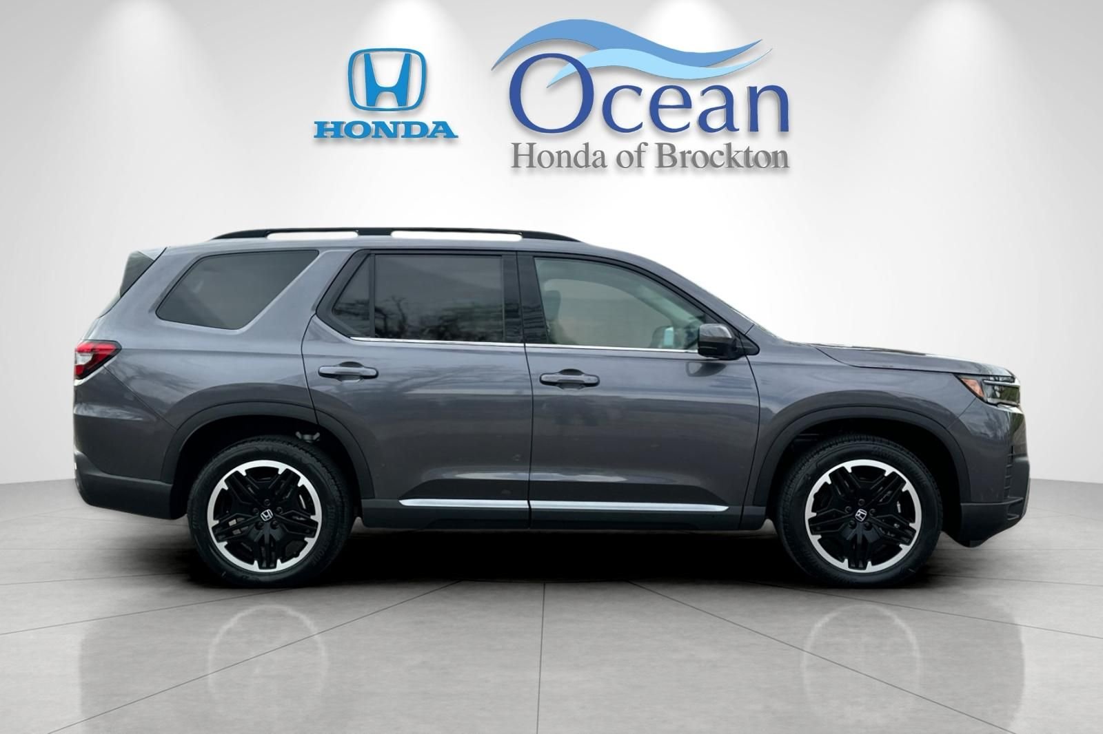 New 2026 Modern Steel Metallic Honda Touring image 6