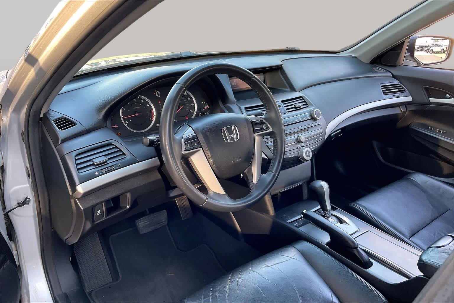 Used 2012 Polished Metal Metallic Honda SE image 16