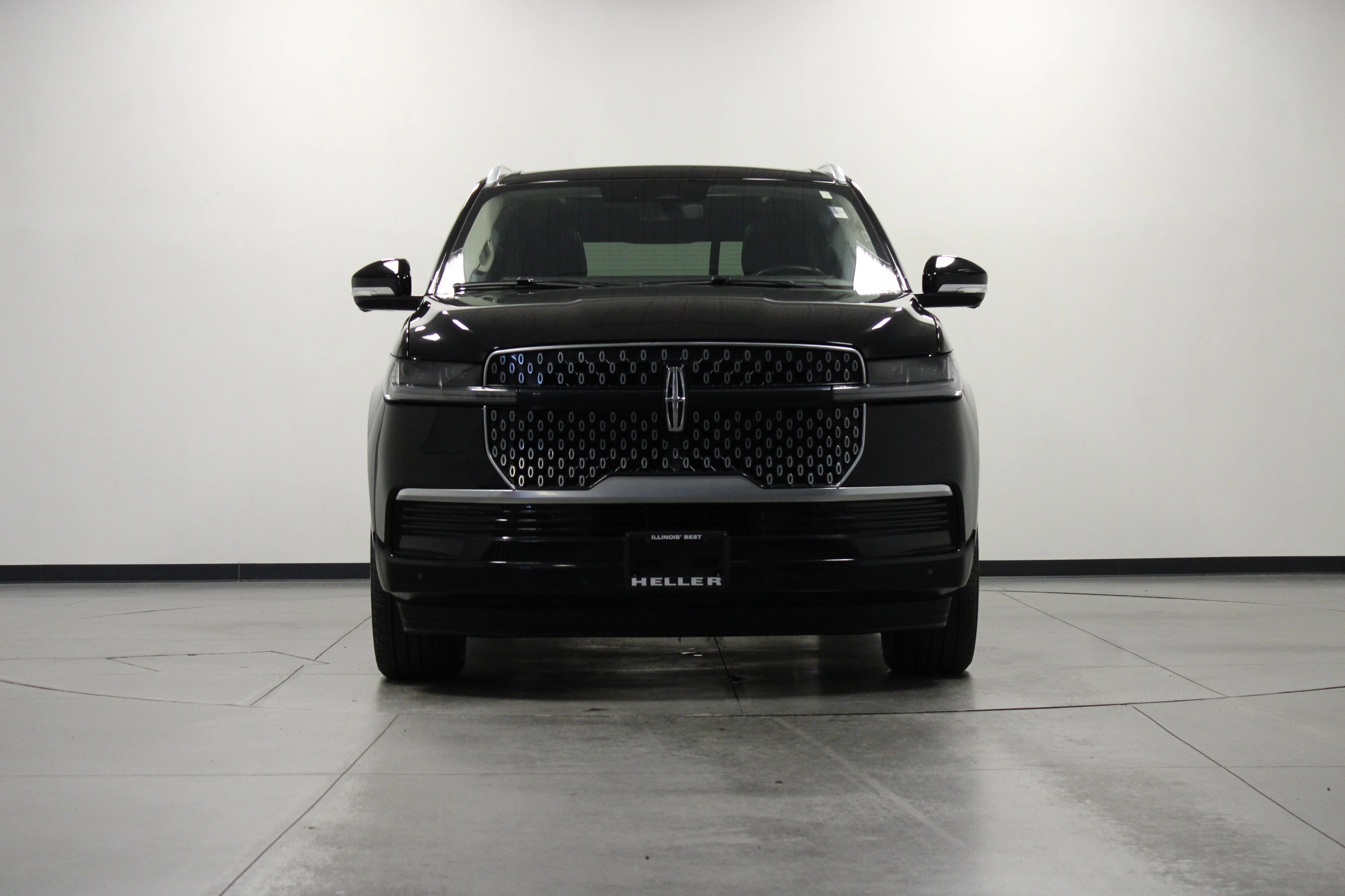 Used 2025 Black Metallic Lincoln Reserve image 9