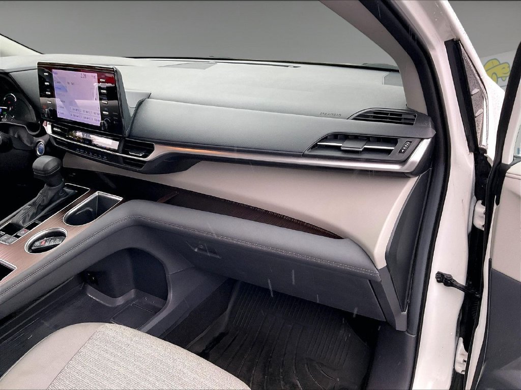 Used 2024 Ice Toyota LE image 12