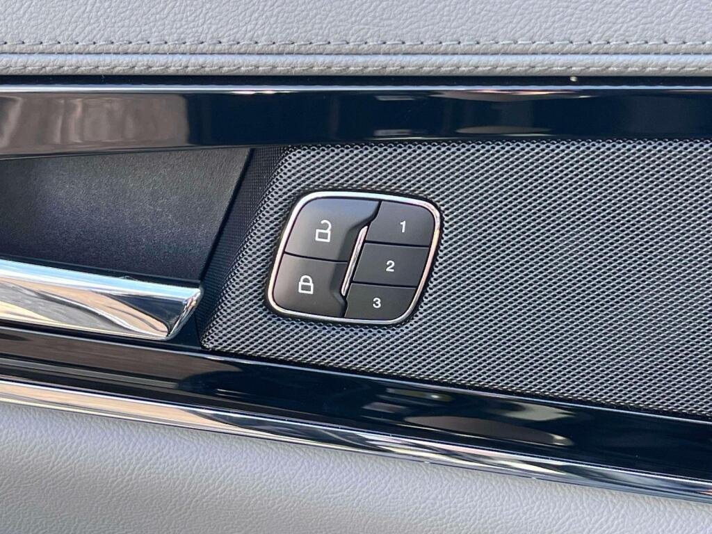 Used 2023 Flight Blue Lincoln Reserve image 30