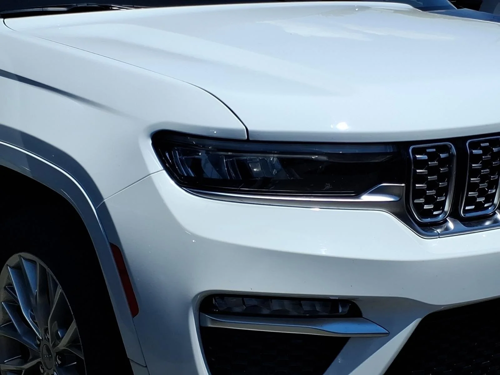 Used 2023 Bright White Clearcoat Jeep Summit image 6