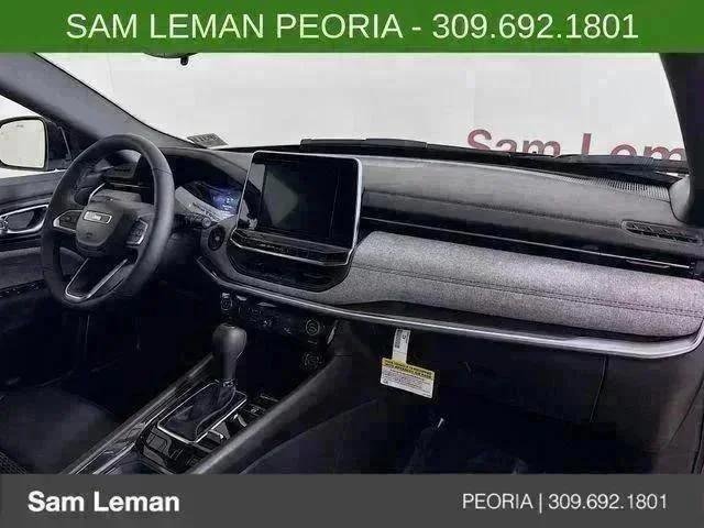 New 2026 Diamond Black Crystal Pearlcoat Jeep Latitude image 27