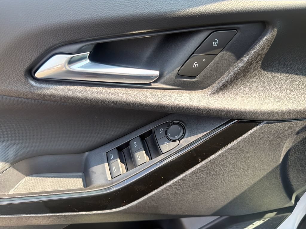 New 2027 Summit White Chevrolet LT image 12