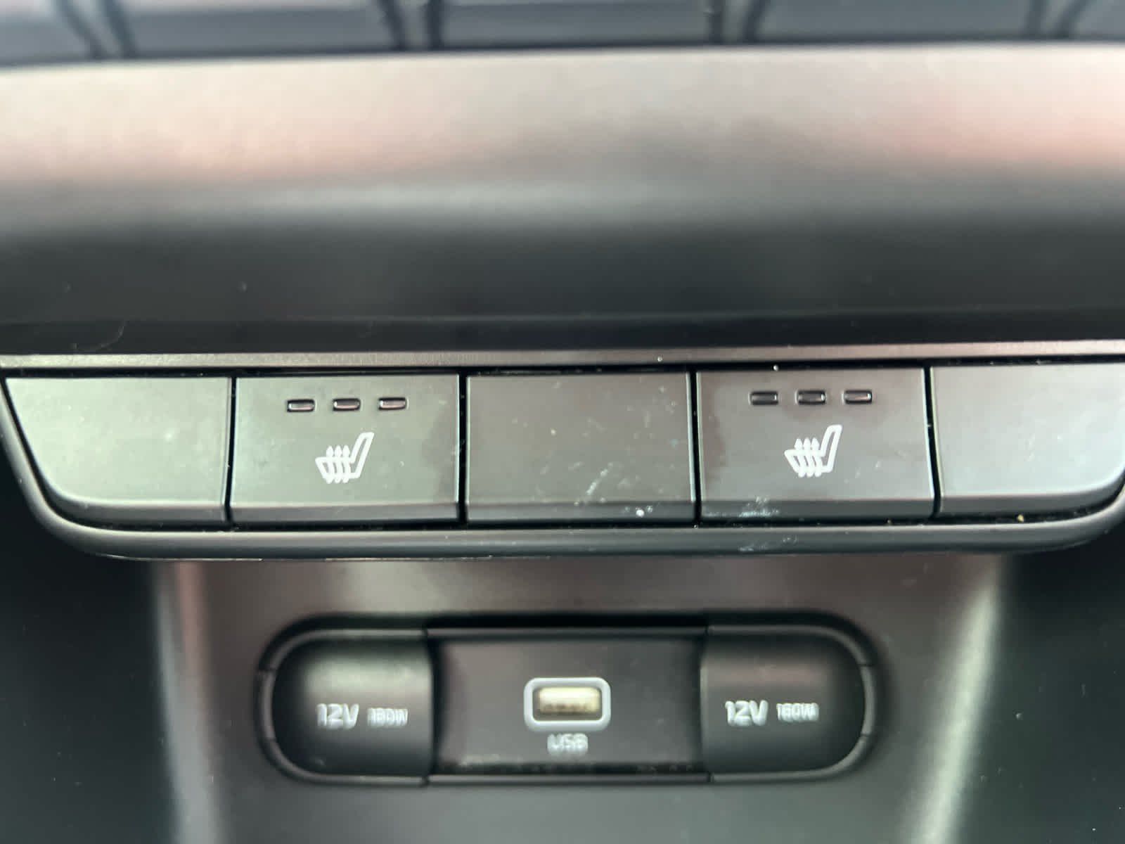 Used 2022 Snow White Pearl Kia LX image 18