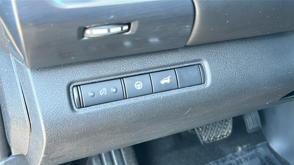 Used 2025 Super Black Nissan SL image 12