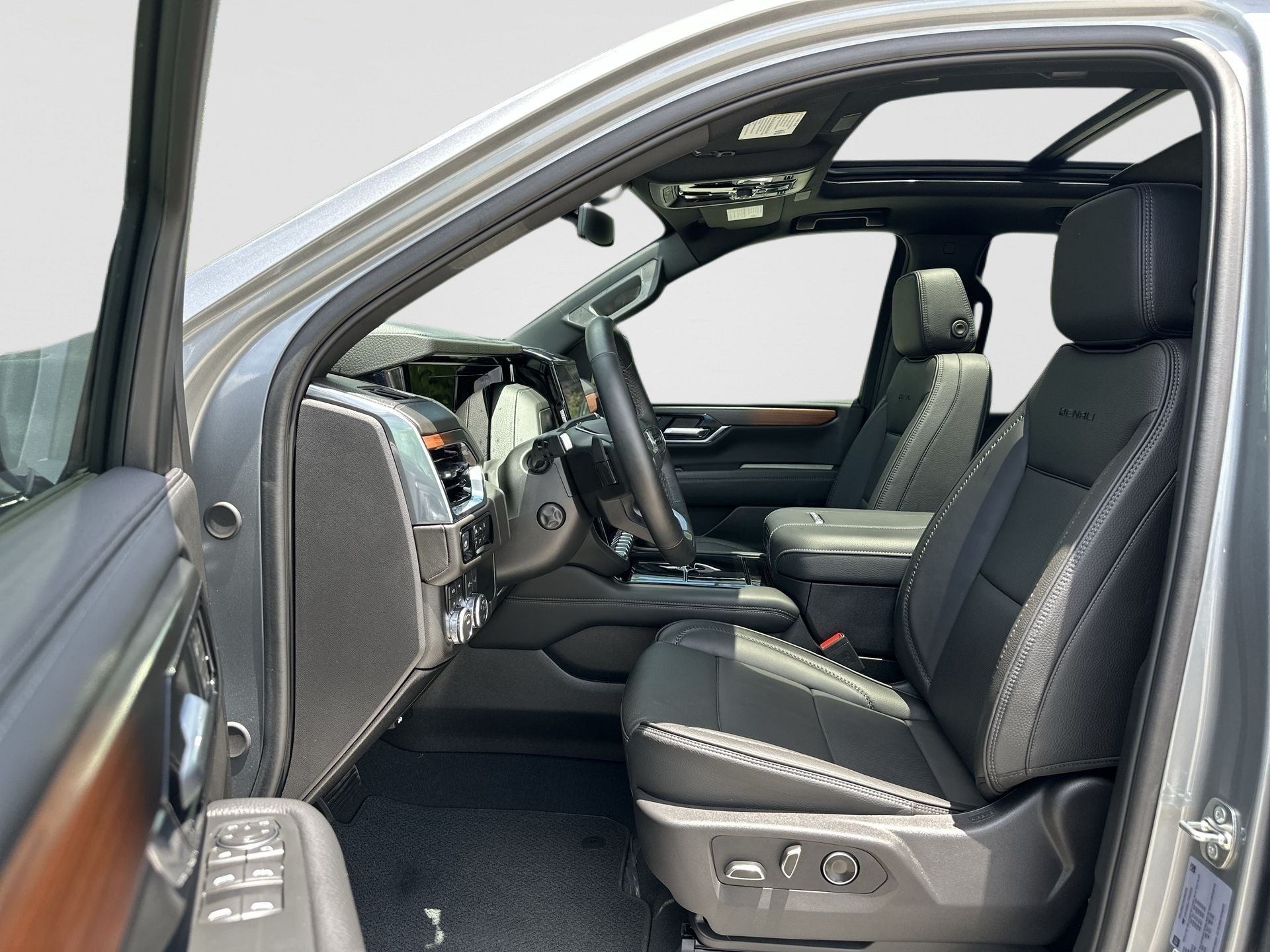 2026 GMC Yukon Denali - Photo 20